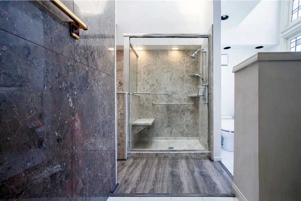 5 Ways Walk-In Showers Improve Bathroom Functionality