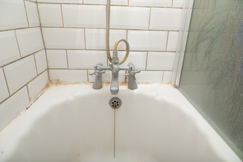When Is It Time to Replace Your Old Bathtub?