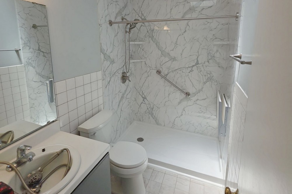 Are Walk-In Showers a Good Fit for Roanoke Homes?