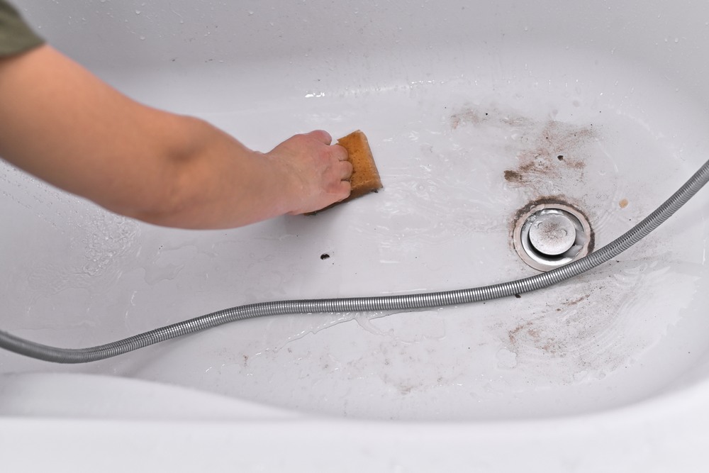 Signs Your Old Bathtub Is Holding Back Your Bathroom